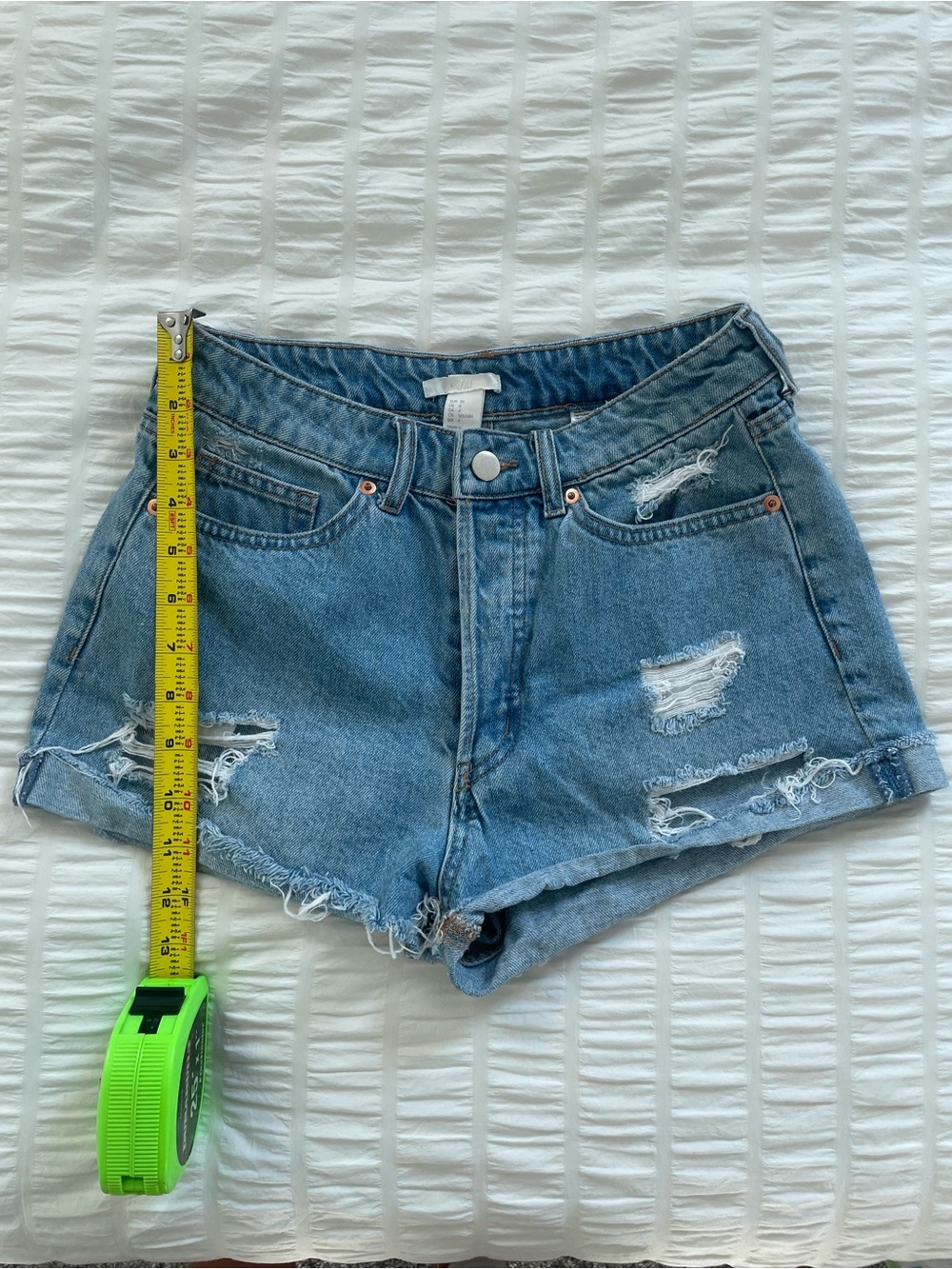 H&M High-Rise Distressed Denim Women’s Shorts - Light Blue Size 4